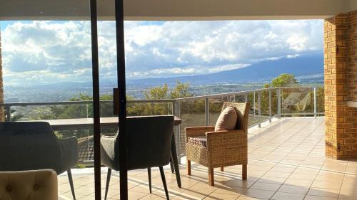 Mountainside Apartment | Ocean & Mountain View Apartment