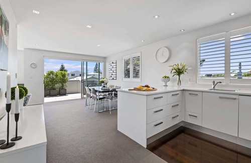 Mount Maunganui House | Ocean Palms - Immaculate with fully fenced garden