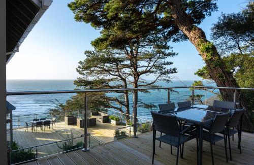 Lynmouth Apartment | Ocean Penthouse, Contemporary Apt, Sleeps 6, Balcony and Terrace, Parking