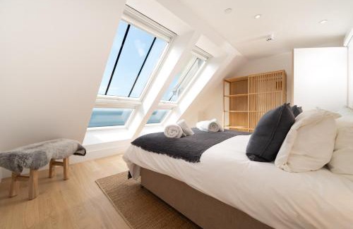 Lynmouth Apartment | Ocean Reach, Stunning Sea View and Balcony, 2 BR, 2 BA, Parking