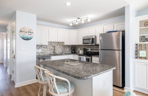 Emerald Isle Condo | Ocean Reef 17-B2 - Almost Oceanfront 2BR 2BA - Complex Amenities