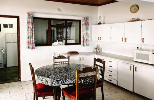 L'Agulhas House | Ocean's Echo