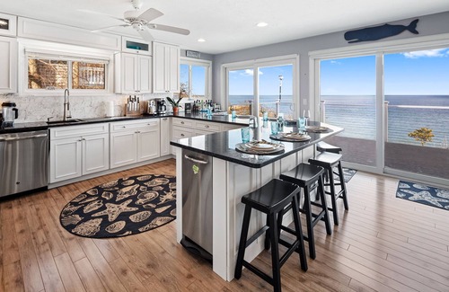 Plymouth House | Ocean's Edge Oasis - Waterfront Plymouth Home w views of Cape Cod Bay