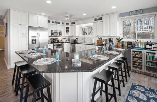 Plymouth House | Ocean's Edge Oasis - Waterfront Plymouth Home w views of Cape Cod Bay