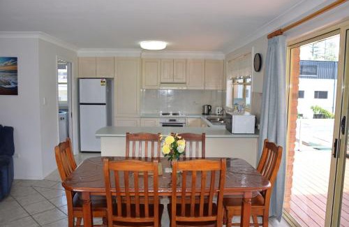 South West Rocks Apartment | Ocean Shores 7 South West Rocks - Bring you own linen.