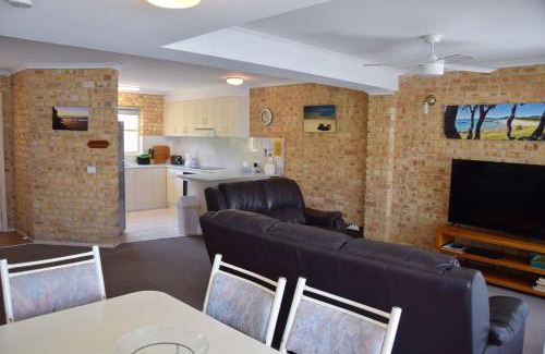 South West Rocks Apartment | Ocean Shores Apartment 05 - Bing your own linen.