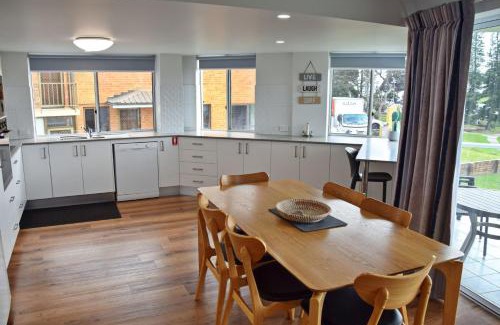 South West Rocks Apartment | Ocean Shores Apartment 14 - Bring your own linen.
