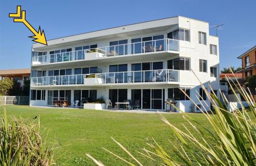 South West Rocks Apartment | Ocean Shores Apartment 17 - Bring you own linen.