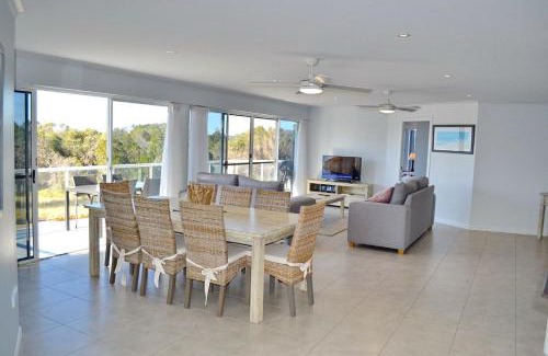 South West Rocks Apartment | Ocean Shores Apartment 17 - Bring you own linen.