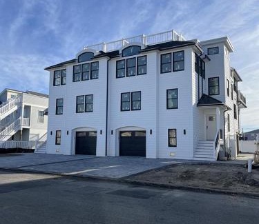 North Beach Haven Apartment | Ocean Side Spray Beach 5 Bedroom Townhome! With A Pool!