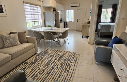 Venetian Road Settlement Apartment | Ocean Breeze w/city view.nApt safe-friendly area!n