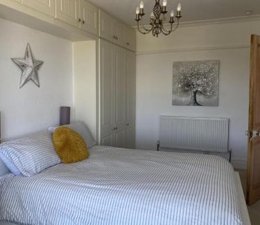 Hele House | Ocean Terrace, Ilfracombe, 4 bedrooms, Sleeps 8, Stunning Sea Views, Parking, Garden, Pet Friendly