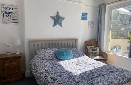 Hele House | Ocean Terrace, Ilfracombe, 4 bedrooms, Sleeps 8, Stunning Sea Views, Parking, Garden, Pet Friendly