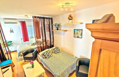 Valdelagrana Apartment | Ocean View Beach Apartment with Pool & Balconies