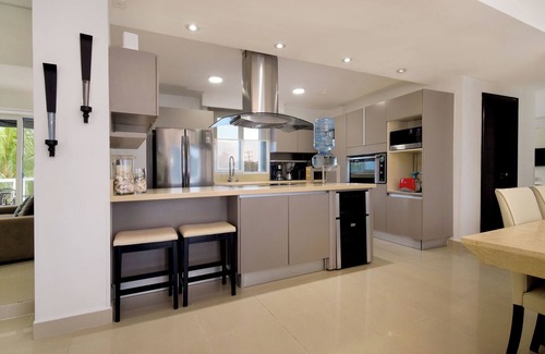 Zona Hotelera Norte Condo | Ocean Views at Peninsula Grand 1A
