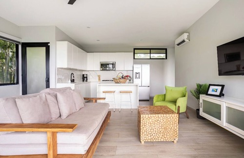 Savegre House | Ocean View 2-bdrm/2ba Casita with WiFi, AC between Manuel Antonio and Dominical