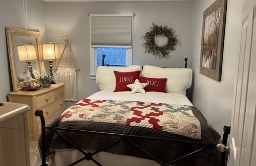 Pawleys Island Cottage | Ocean View, adorable, updated 3bdrm 2bth cottage 4 miles from beaches in Pawleys