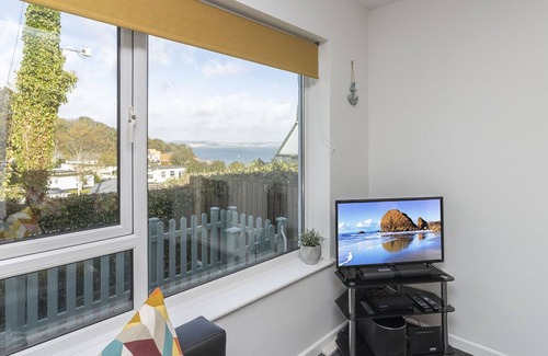 Brixham Ski Chalet | Ocean View, Classic 2 Bed Chalet, 2 Min Walk From Fishcombe Cove, Parking
