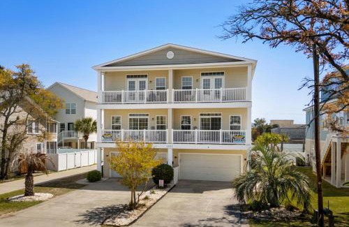 Crescent Beach House | Ocean View Cottage 2