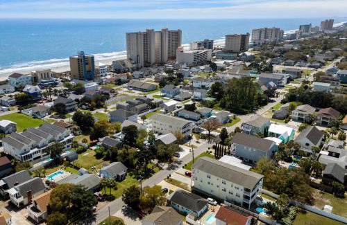 Crescent Beach House | Ocean View Cottage 2