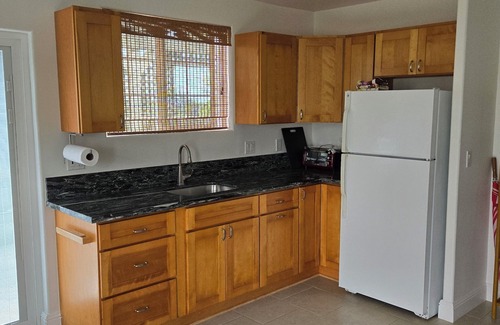 Pepeekeo Cottage | Ocean View Couple's Cottage with Fruit Orchard