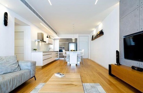 Bat Yam Apartment | Ocean view & Design