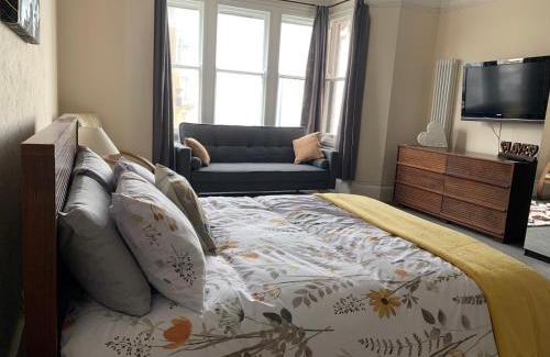 Margate House | Ocean view double with ensuite, with access to private garden and bike store