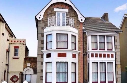 Margate House | Ocean view double with ensuite, with access to private garden and bike store