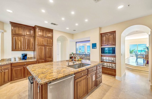 White Marlin Beach Apartment | Ocean View Duplex Penthouse | Retreat amenities: tennis court, heated Pool | Vista Key One