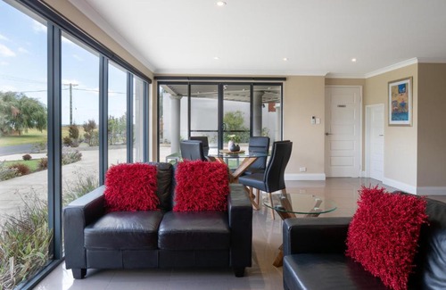 Geographe Apartment | Ocean View Executive Apartment 2