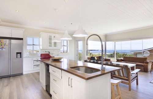 Sandbaai House | Ocean View Family Beach House