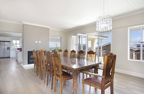 Sandbaai House | Ocean View Family Beach House