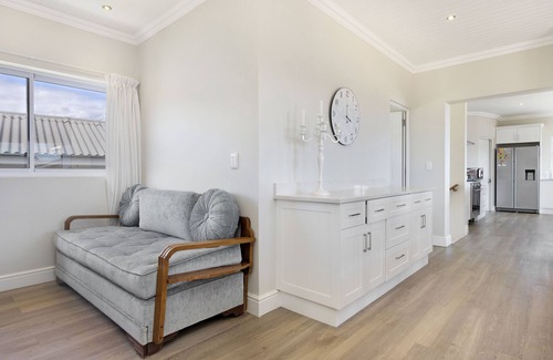 Sandbaai House | Ocean View Family Beach House