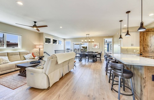 Point Loma Heights House | OCEAN VIEW Family Beach House 4BR 3BA Open Concept just 4 block walk to beach!