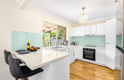 Clontarf House | Ocean View From Balcony 5BR Home w/Pool @Redcliffe