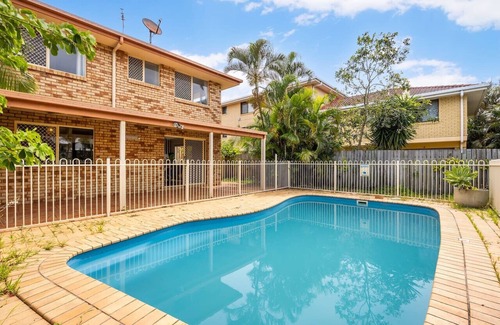 Clontarf House | Ocean View From Balcony 5BR Home w/Pool @Redcliffe