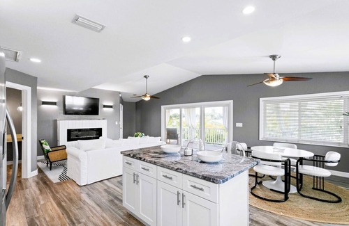 St. Petersburg House | Ocean view from the Balcony ! Close to downtown and beaches