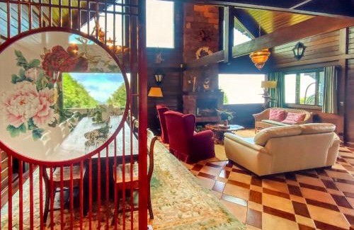 Santo da Serra Ski Chalet | Ocean View Garden Retreat by the Golf Course