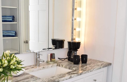Nahant Apartment | Ocean View Guest Room Close to Boston Logan Airport & Salem