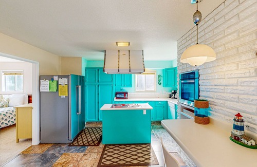 Agate Beach House | Ocean-view home - private hot tub, outdoor shower, dog-friendly - walk to beach