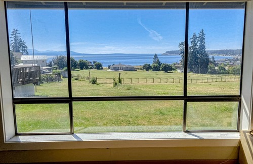 Austin House | Ocean view home with incredible setting & deck - walk to the beach, near town