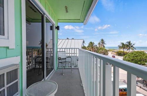 Fort Pierce Hotel | Ocean View Hotel Room with Balcony- King Bed #21