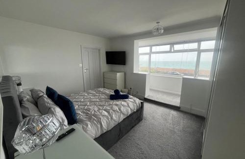 Worthing House | Ocean View in Worthing, sleeps 9