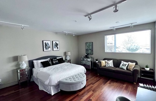Dundarave Apartment | Ocean View King Studio Room