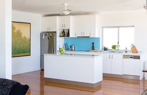 North Bondi Apartment | Ocean view luxury 3 bedroom home with balcony
