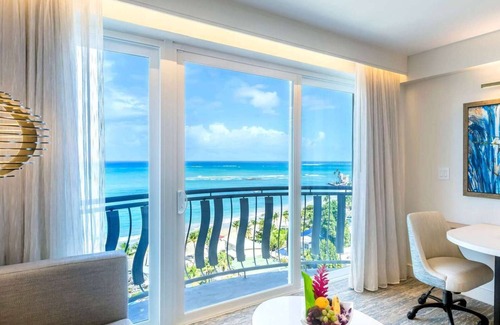 Isla Verde Hotel | Ocean-View Oasis: Your Perfect Room with Seamless Beach & Pool Access