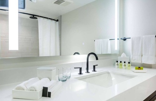 Isla Verde Hotel | Ocean-View Oasis: Your Perfect Room with Seamless Beach & Pool Access