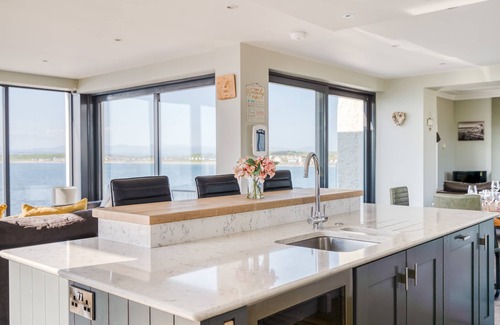 Lecemy House | Ocean View | Pizza Oven, Sports Pitch & Games Room