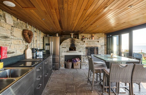 Lecemy House | Ocean View | Pizza Oven, Sports Pitch & Games Room