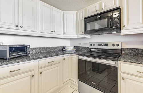 Briarcliffe Acres Condo | Ocean View & Pool Access: Condo in Myrtle Beach